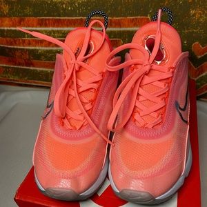 🔥Women’s air max 2090 size 🔥TRUE TO SIZE  6🔥